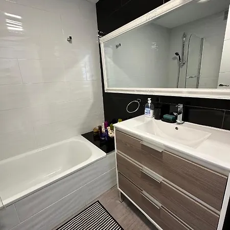 Excellent View Julia アパート