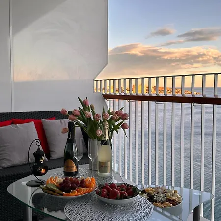 Excellent View Julia アパート