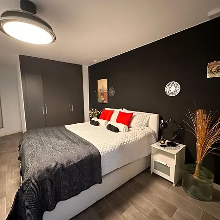 Excellent View Julia アパート